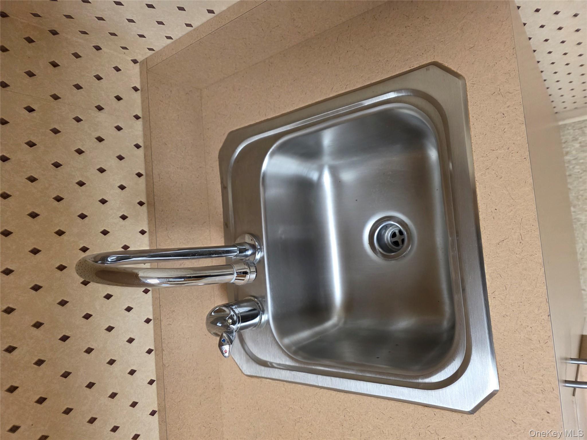 375 MAIN Street # 20, Bay Shore, NY 11706