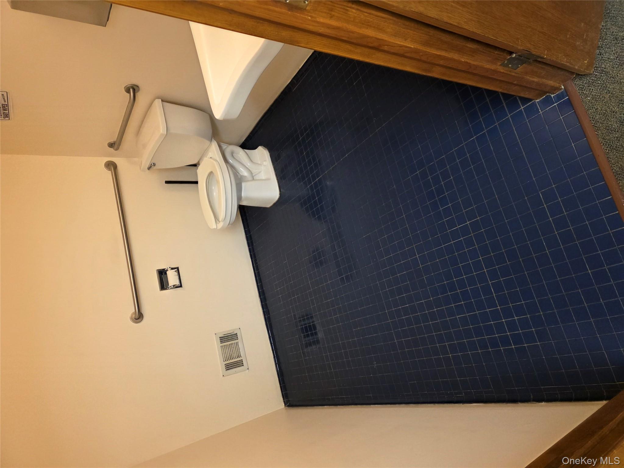 375 MAIN Street # 20, Bay Shore, NY 11706