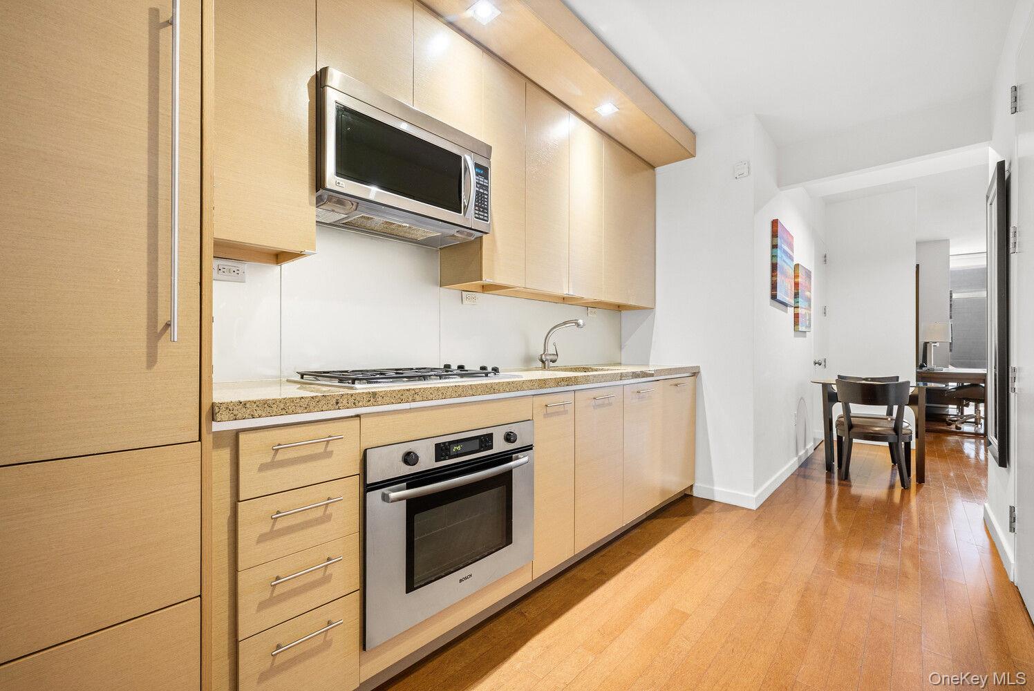 1600 BROADWAY # 19F, New York (Manhattan), NY 10019