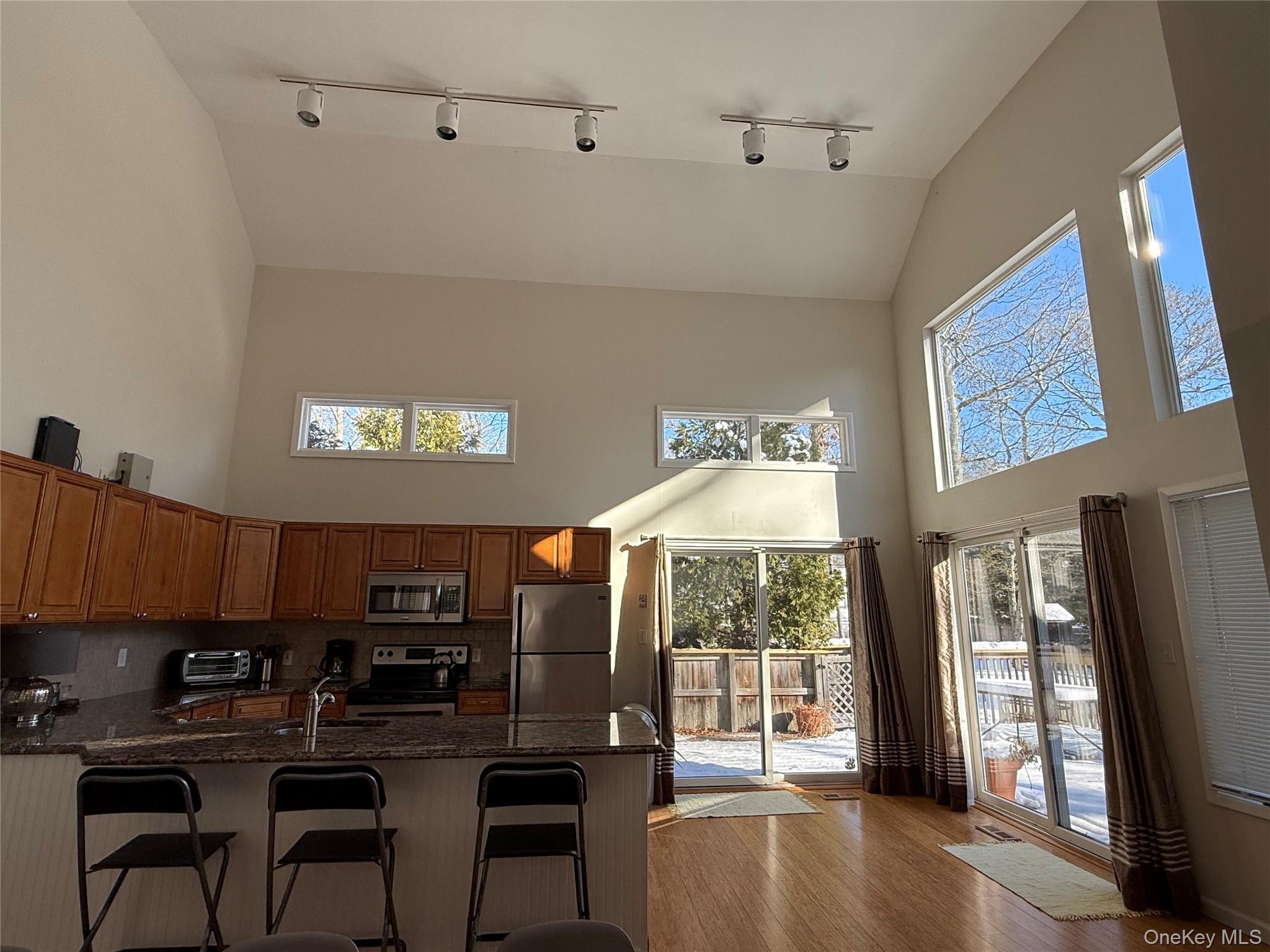 98 Squiretown Road, Hampton Bays, NY 11946