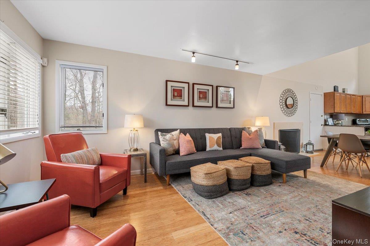 98 Squiretown Road, Hampton Bays, NY 11946