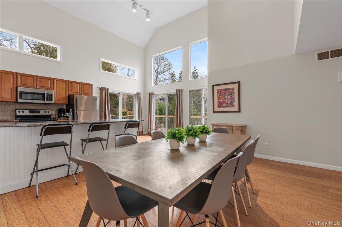 98 Squiretown Road, Hampton Bays, NY 11946