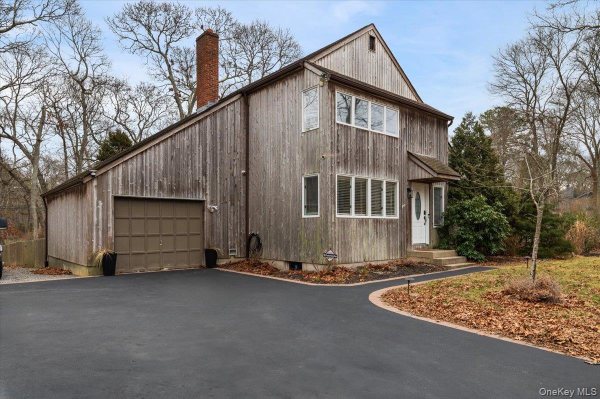 98 Squiretown Road, Hampton Bays, NY 11946