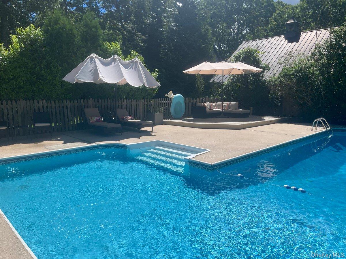 98 Squiretown Road, Hampton Bays, NY 11946