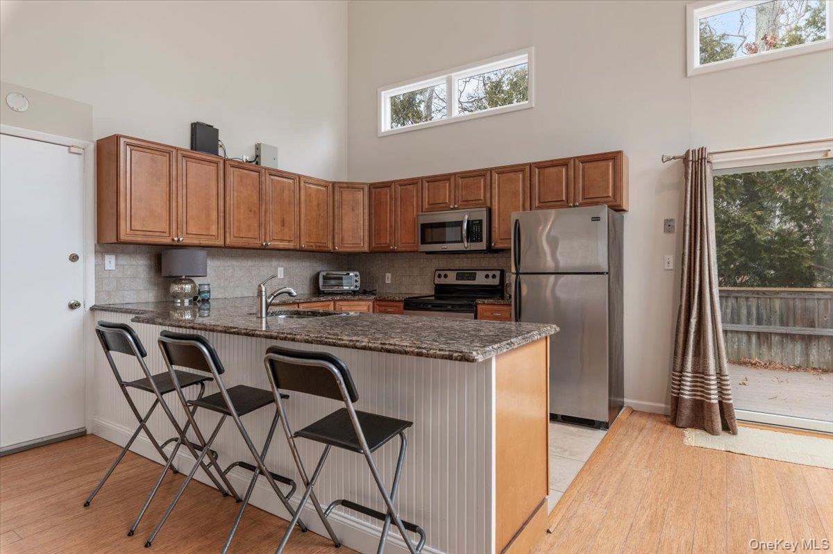 98 Squiretown Road, Hampton Bays, NY 11946