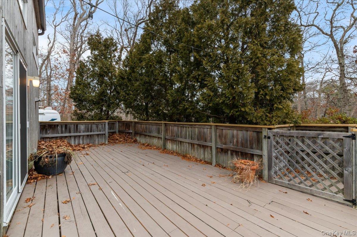 98 Squiretown Road, Hampton Bays, NY 11946