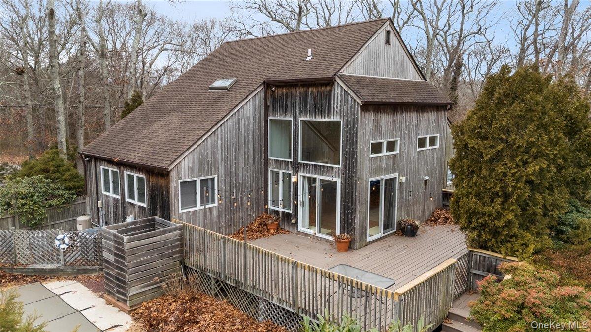 98 Squiretown Road, Hampton Bays, NY 11946