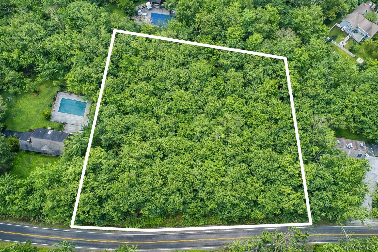 660 N Magee Street, Southampton, NY 11968