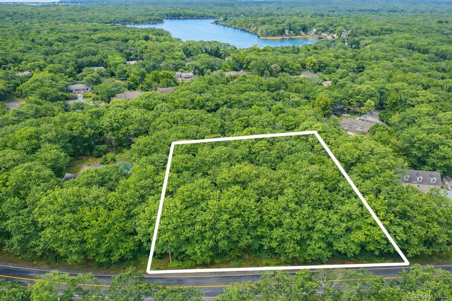 660 N Magee Street, Southampton, NY 11968