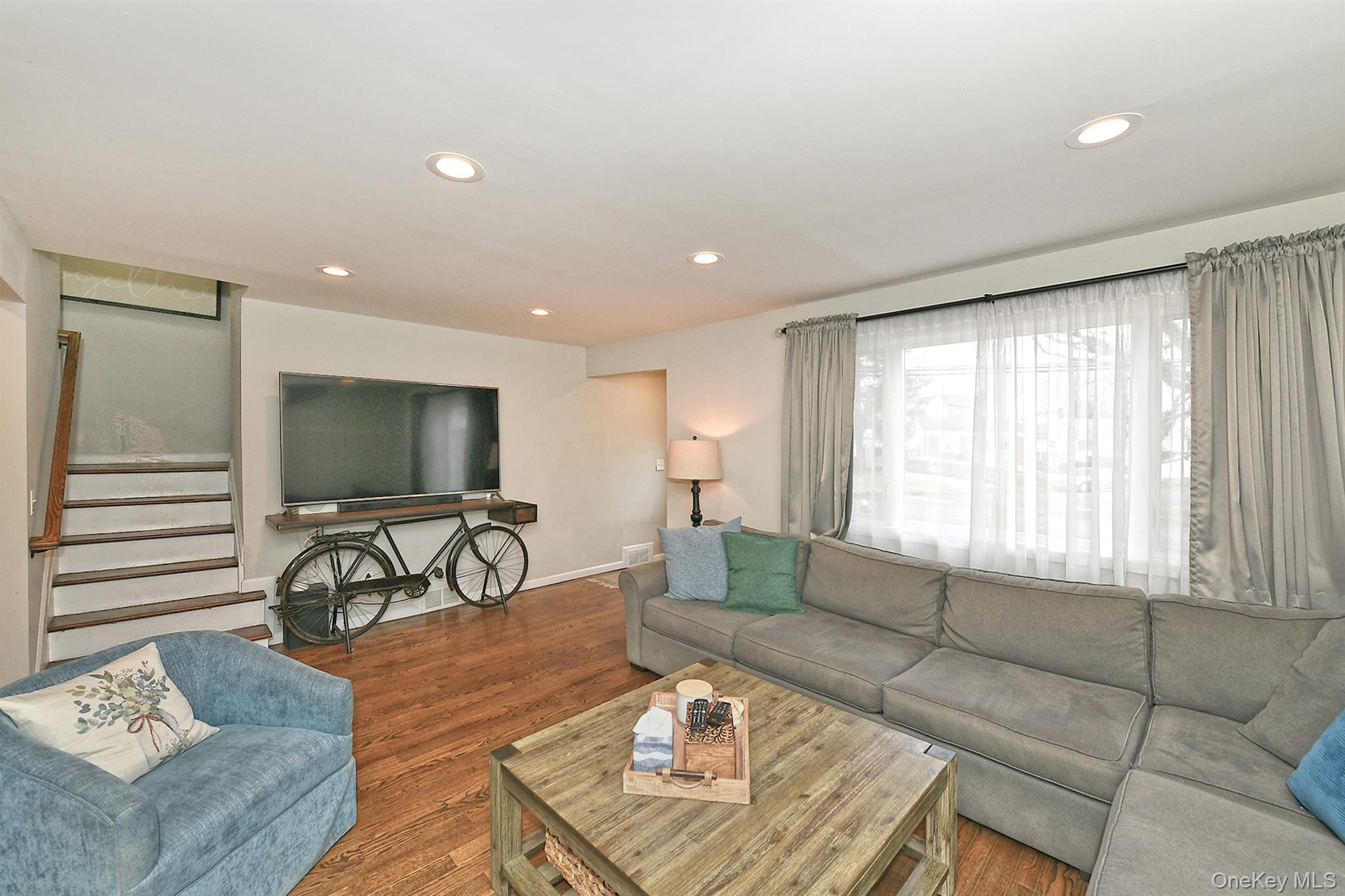 17 Pine Tree Road, South Huntington, NY 11746