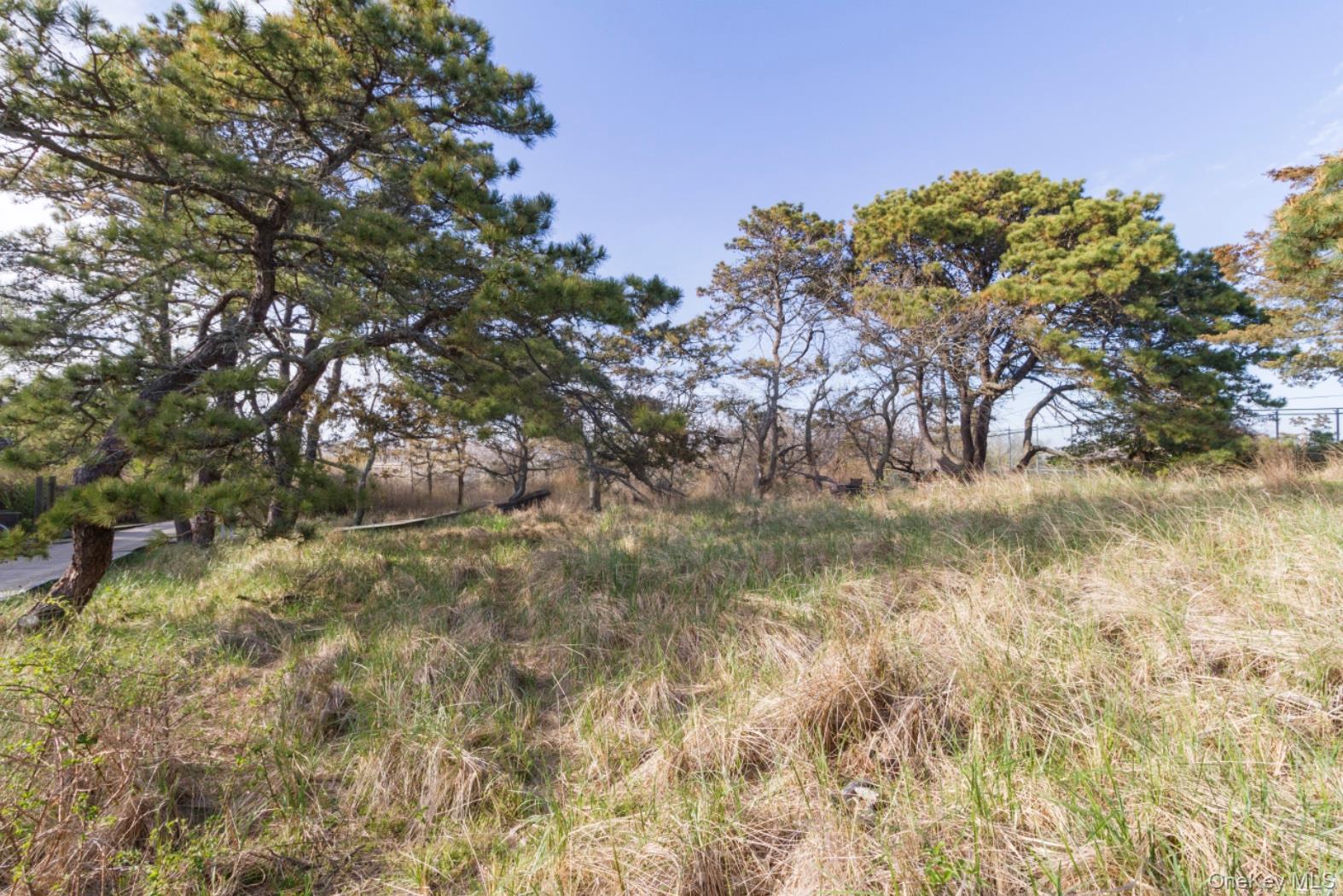 91 Clipper Roadway, Corneille Estates, NY 11770