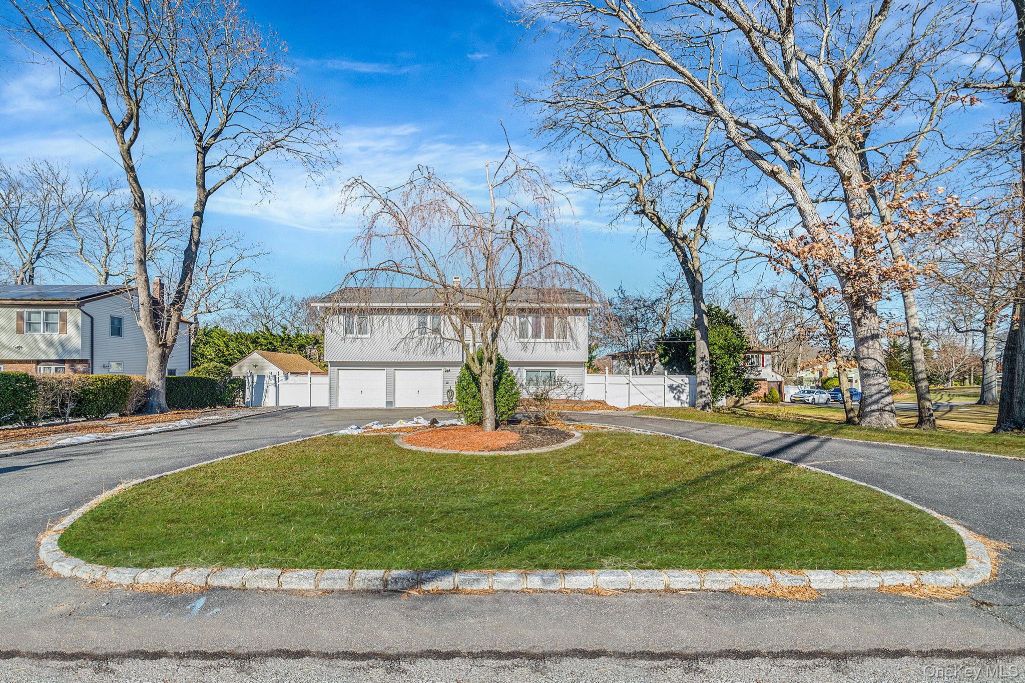 299 Seminole Street, Ronkonkoma, NY 11779