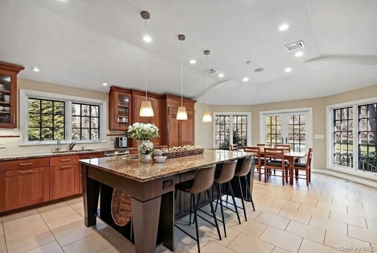 10 Oriole Place, Rye Brook, NY 10573