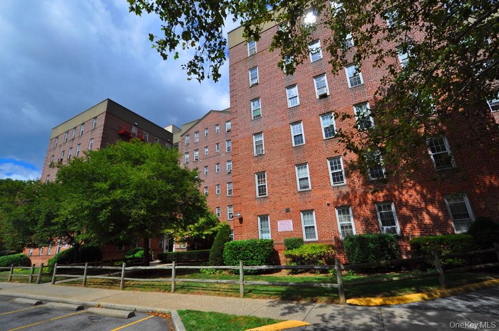 796 Bronx River Road # B67, Bronxville, NY 10708