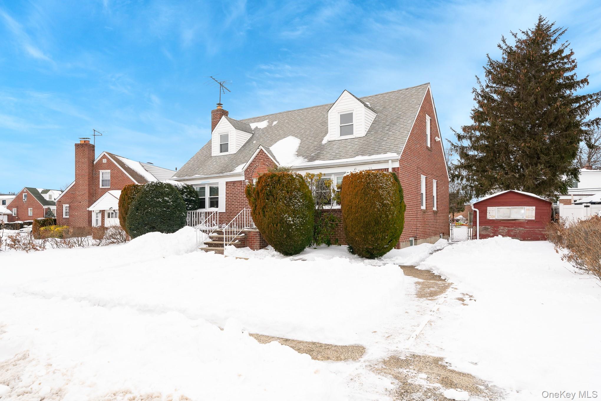 2 Parkview Place, Elmont, NY 11003