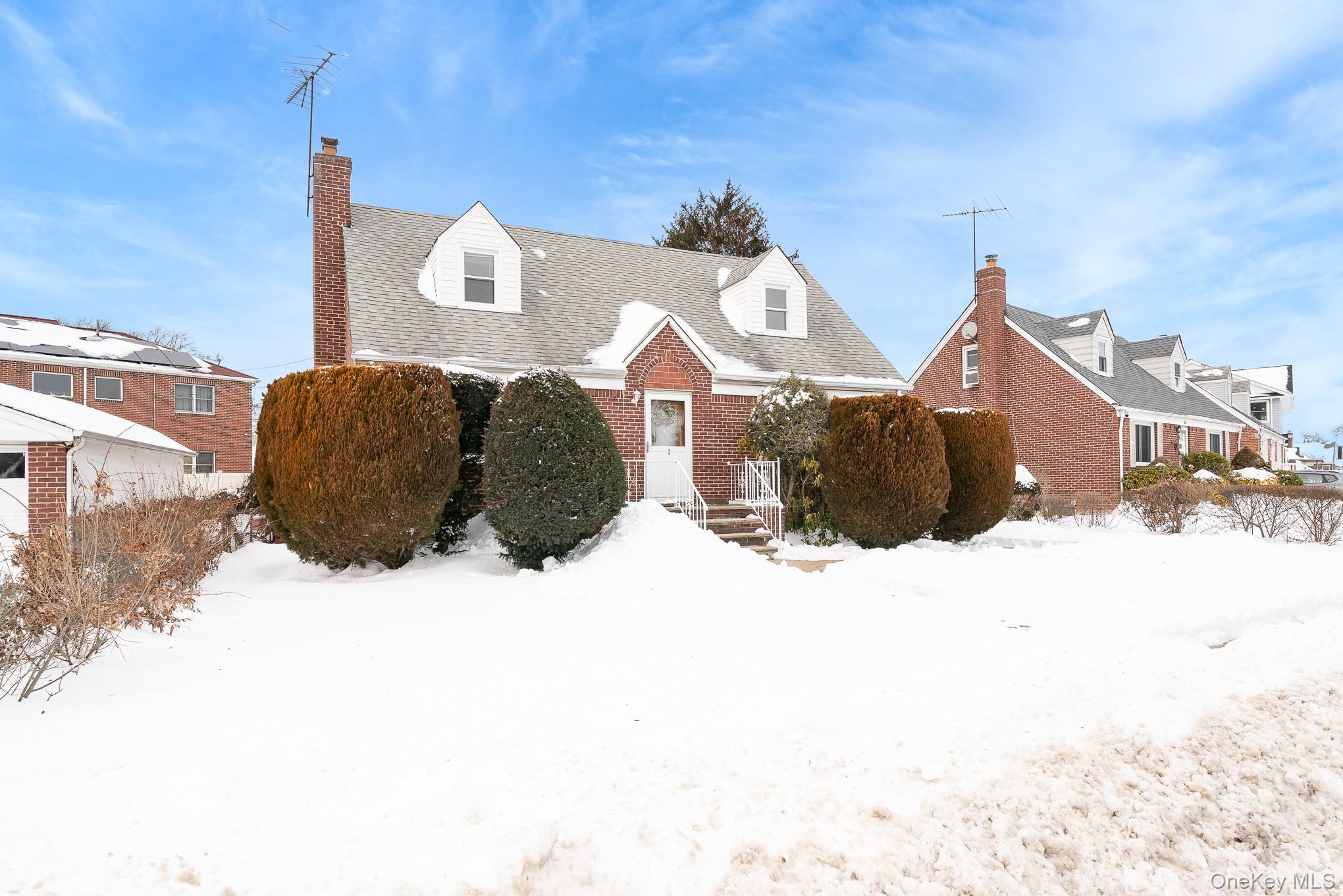 2 Parkview Place, Elmont, NY 11003