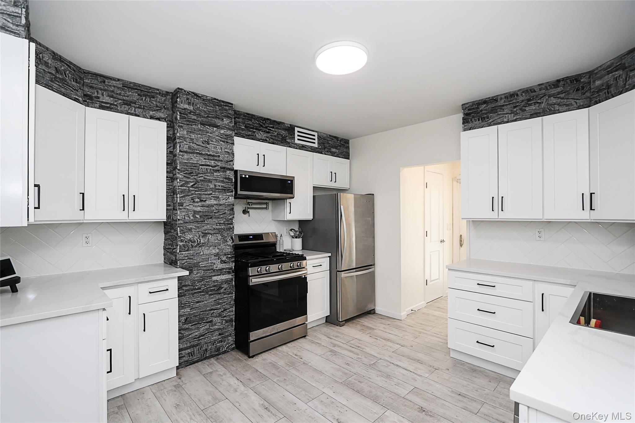 267 N Wellwood Avenue, Lindenhurst, NY 11757