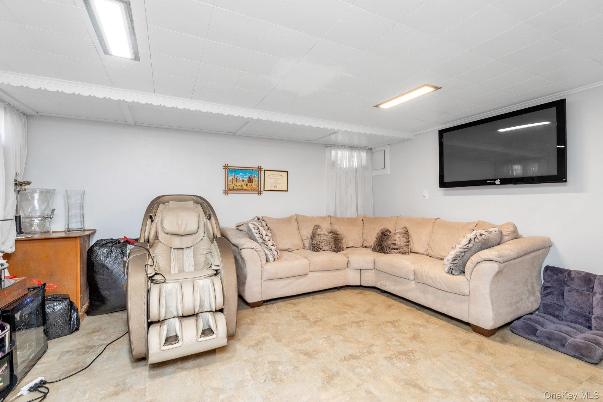 1815 Schermerhorn Street, Merrick, NY 11566