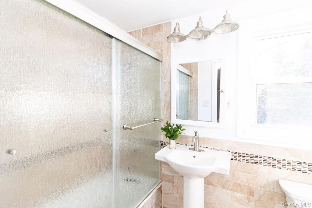 4 Conscience Bay Road, Setauket, NY 11733