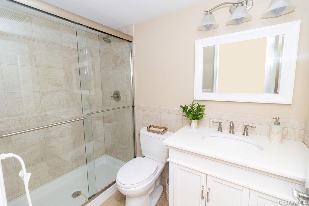 4 Conscience Bay Road, Setauket, NY 11733