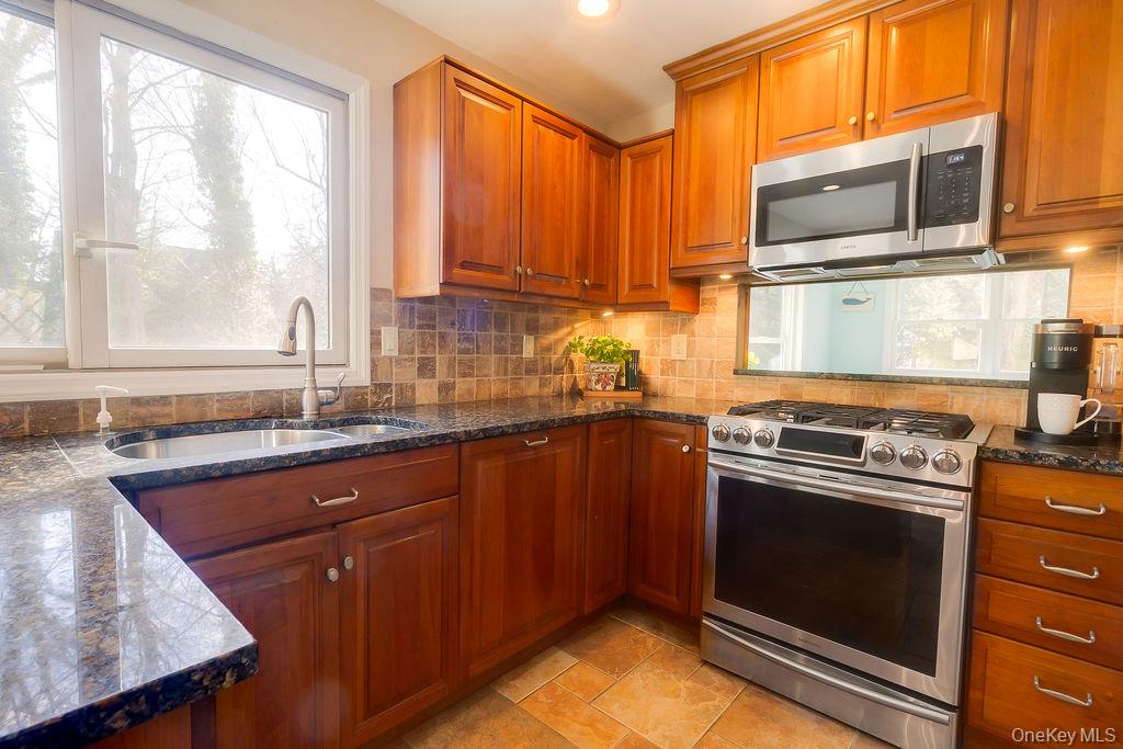 4 Conscience Bay Road, Setauket, NY 11733