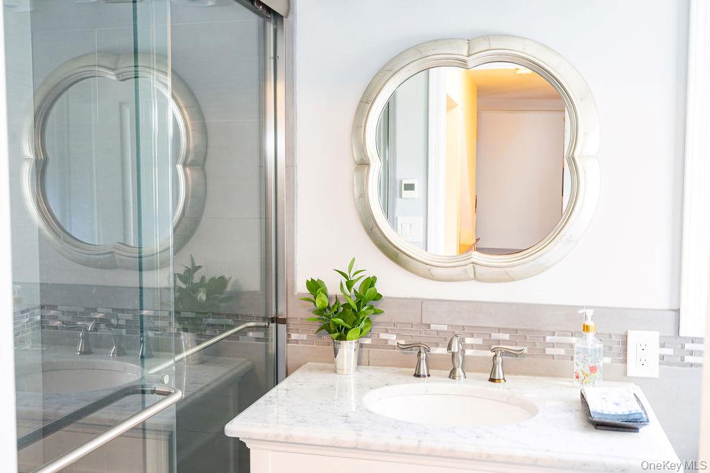 4 Conscience Bay Road, Setauket, NY 11733