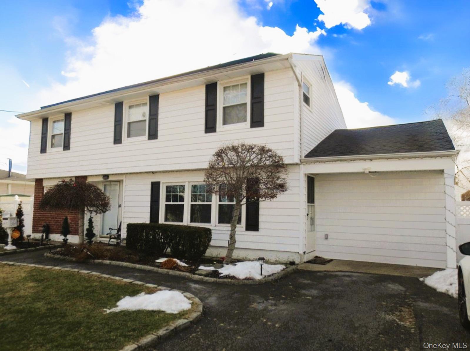 160 E 3rd Street, Deer Park, NY 11729