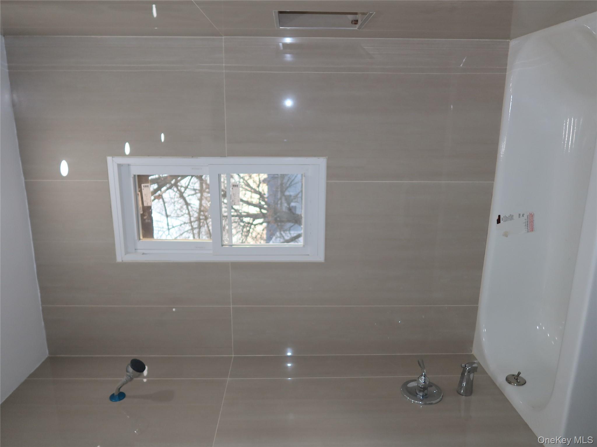 528 Canary Place, North Babylon, NY 11703