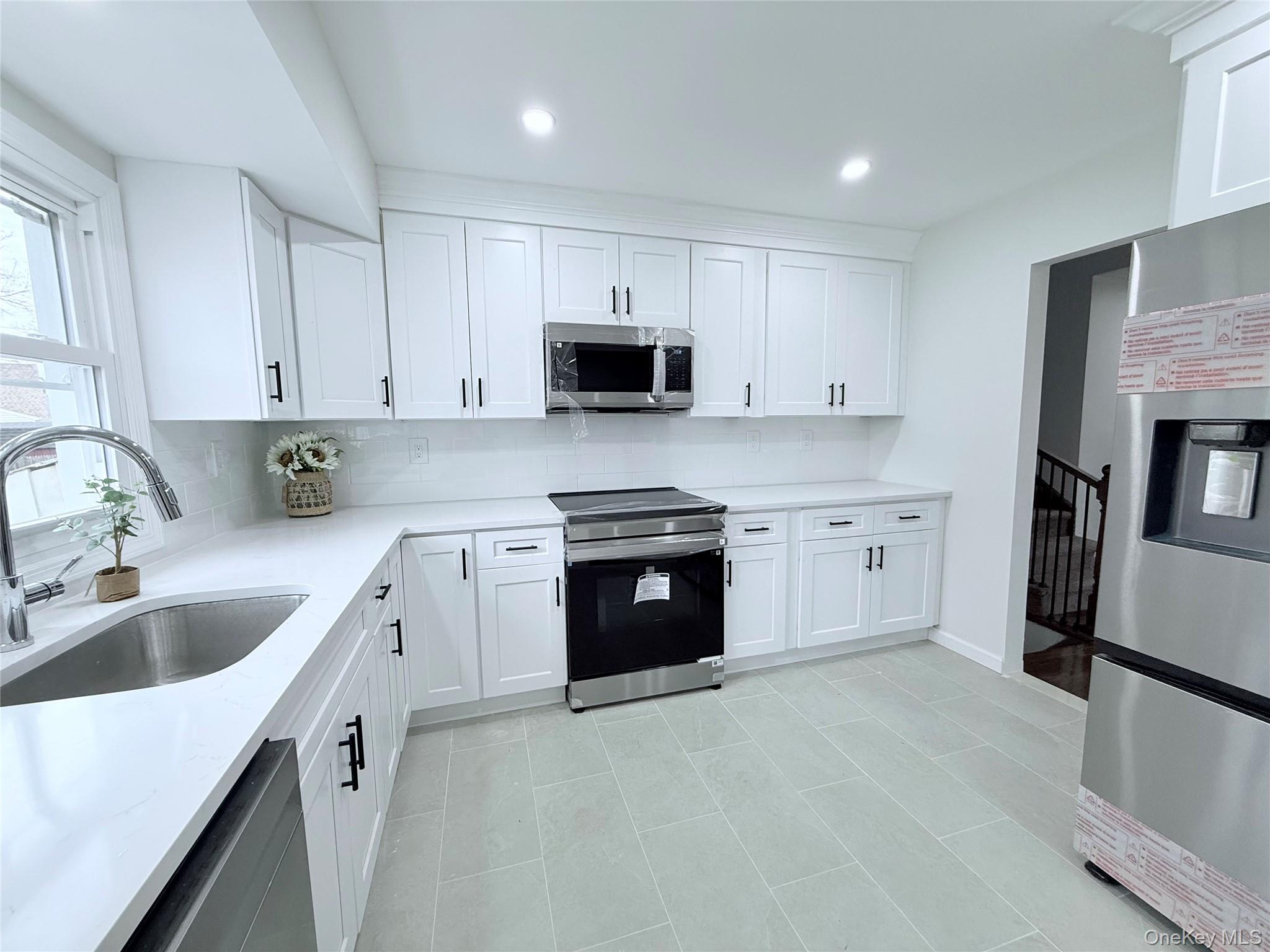 528 Canary Place, North Babylon, NY 11703