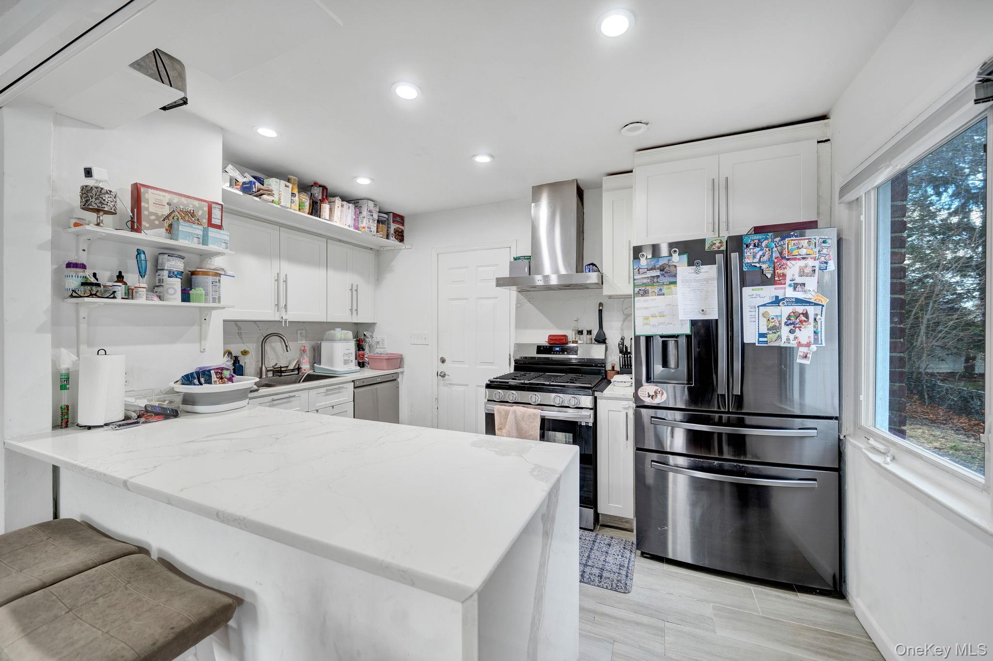 37 9th Street, Hicksville, NY 11801