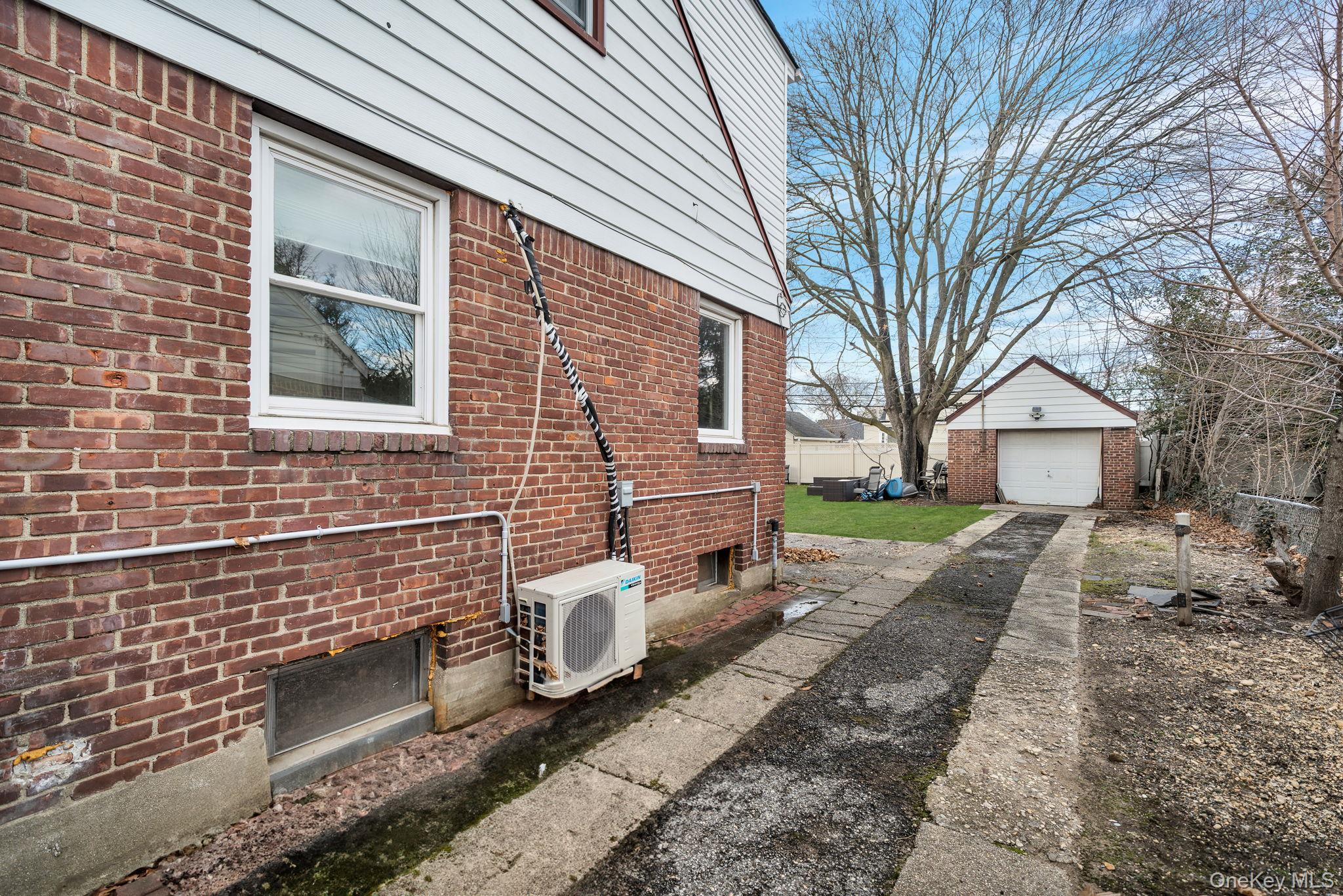 37 9th Street, Hicksville, NY 11801