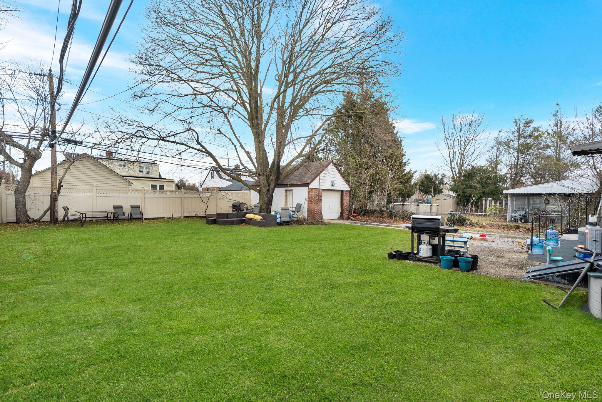 37 9th Street, Hicksville, NY 11801