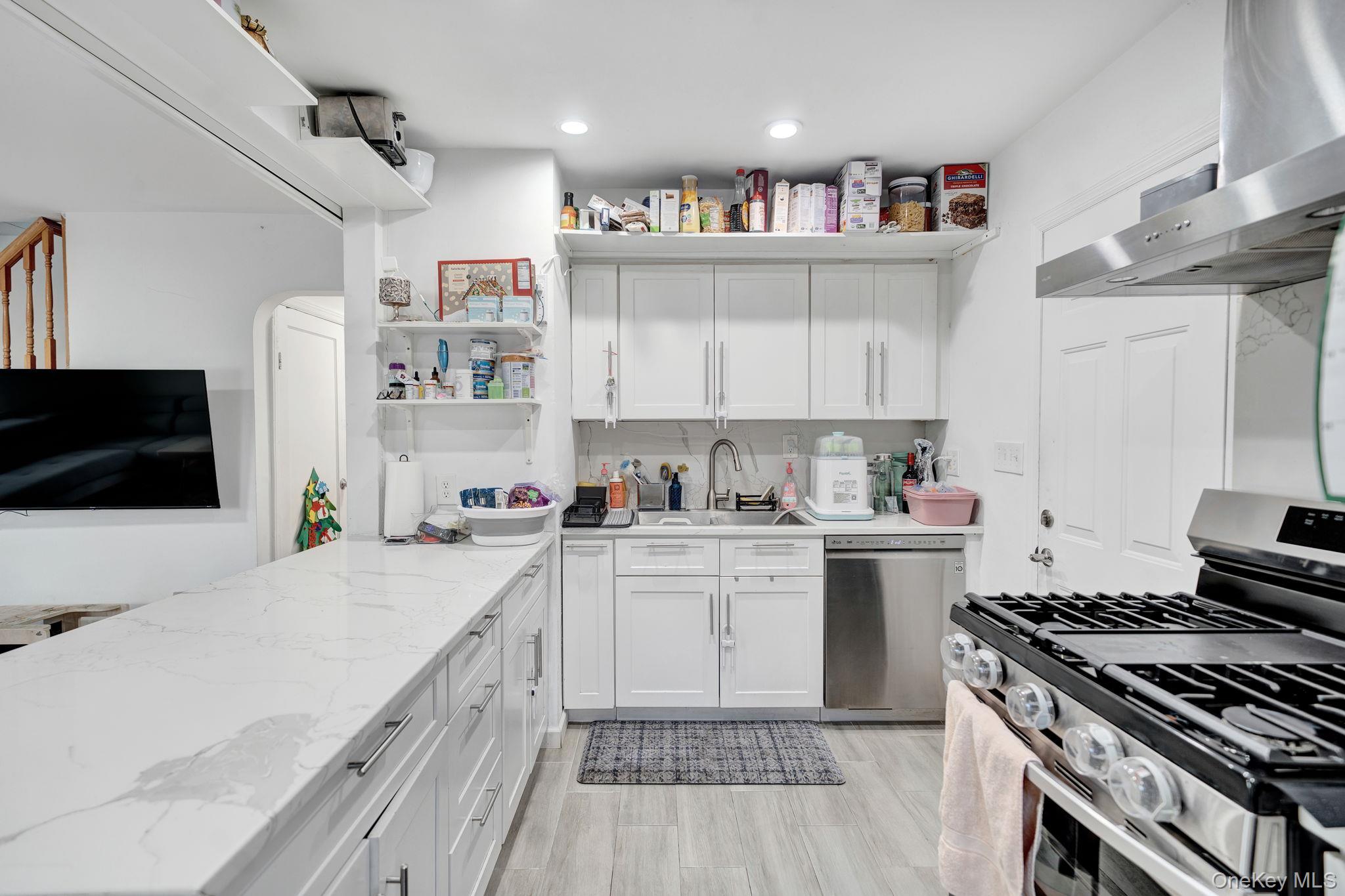 37 9th Street, Hicksville, NY 11801