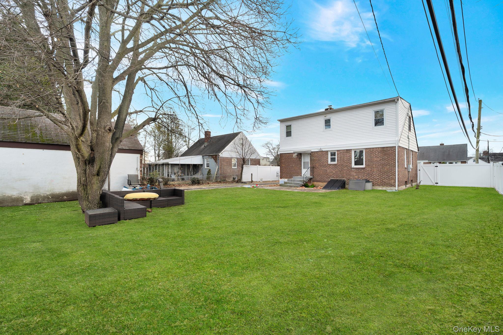 37 9th Street, Hicksville, NY 11801