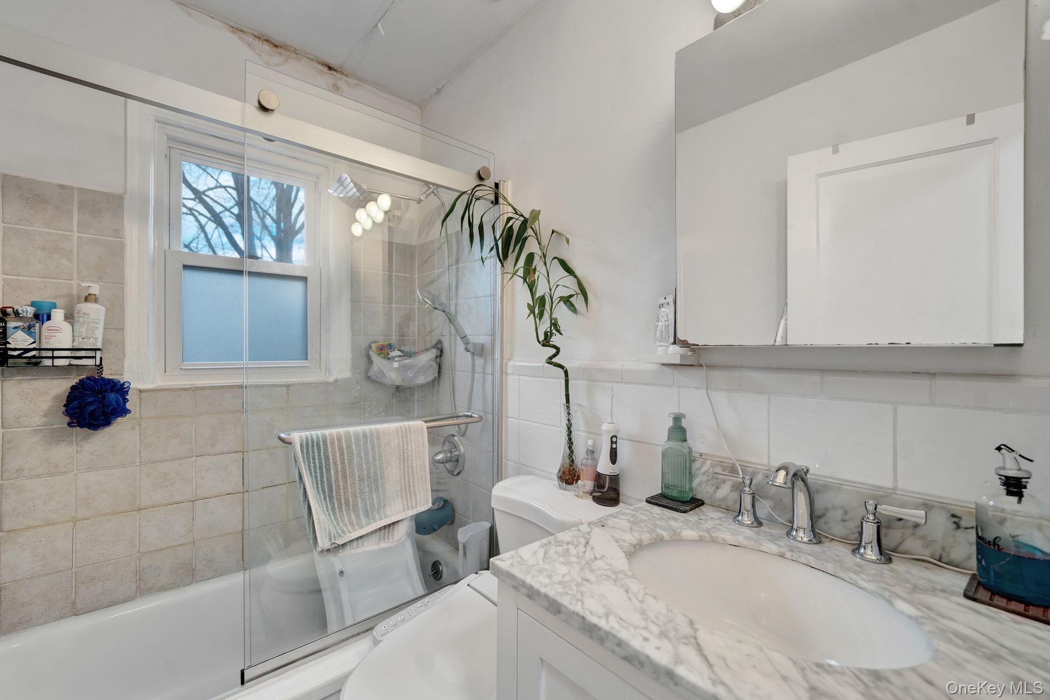 37 9th Street, Hicksville, NY 11801