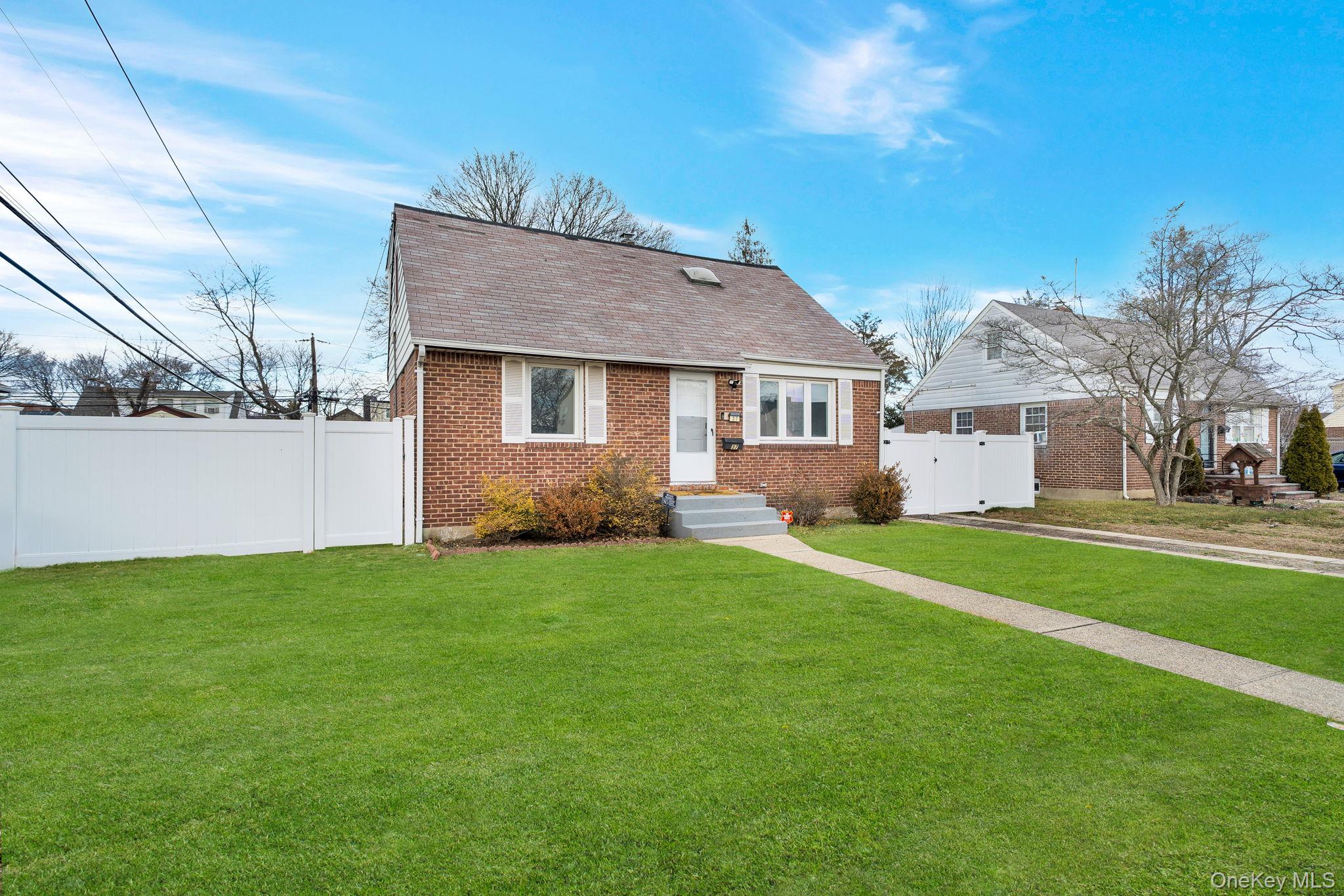 37 9th Street, Hicksville, NY 11801