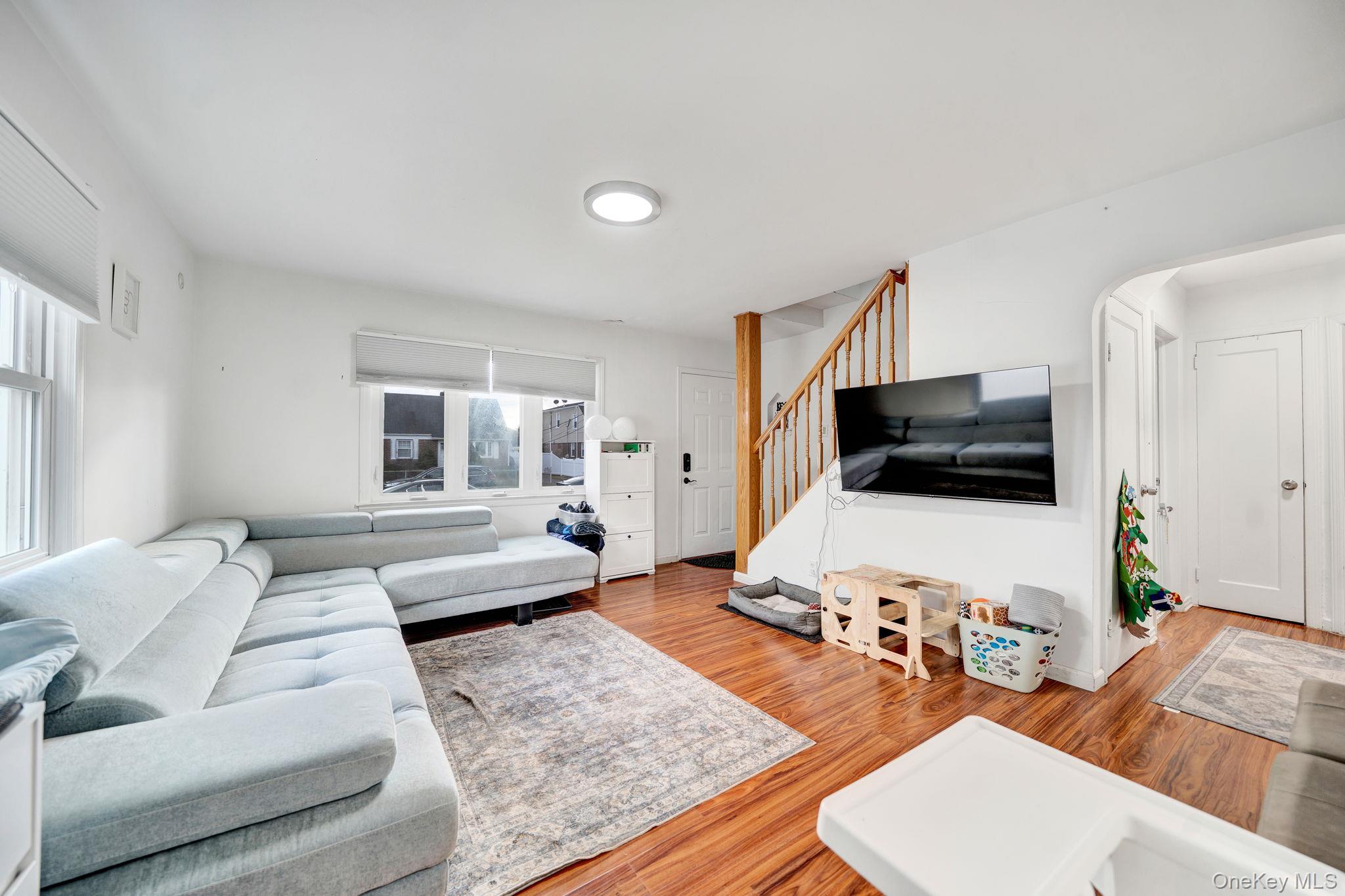 37 9th Street, Hicksville, NY 11801