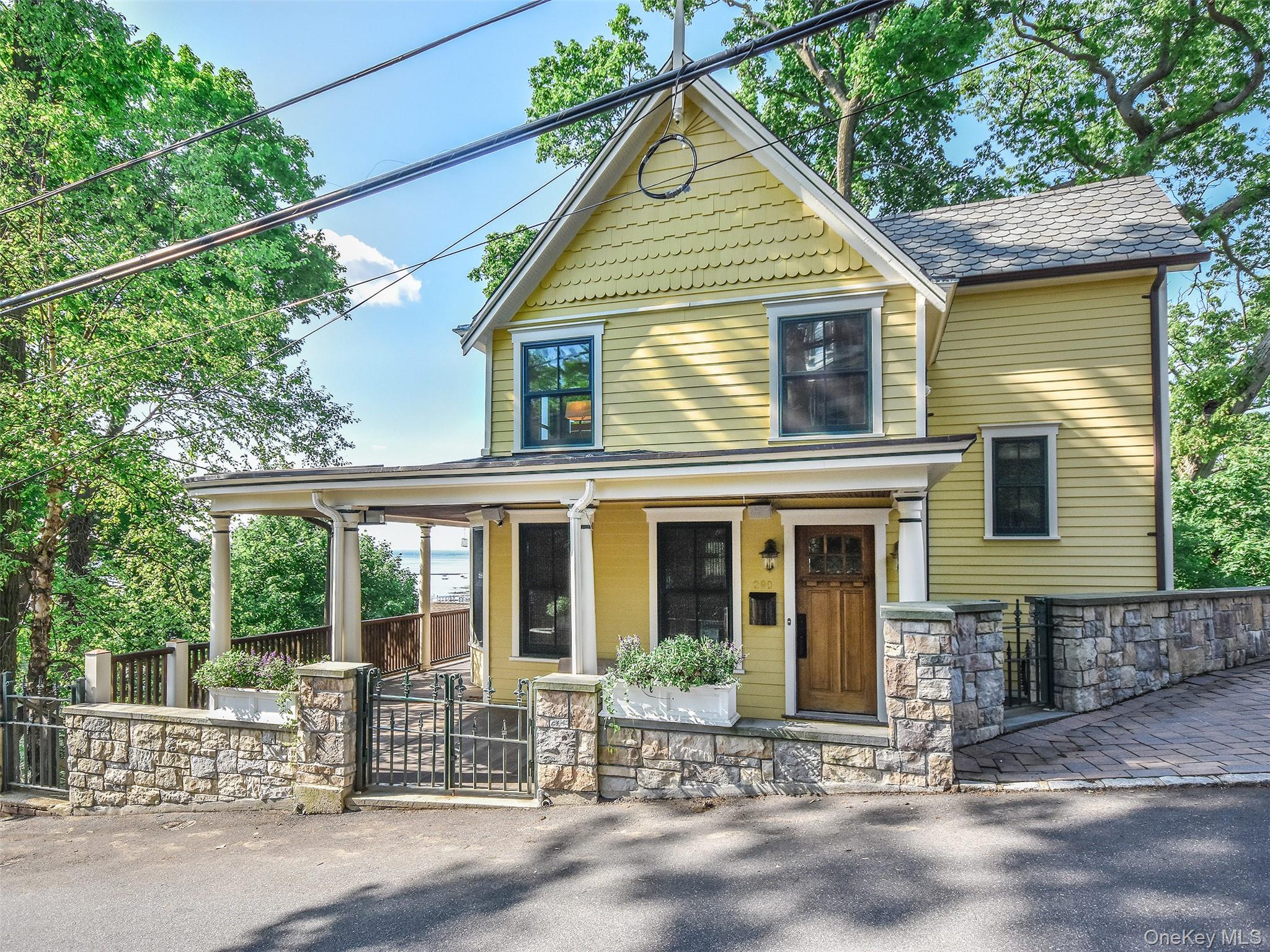 290 8th Avenue, Sea Cliff, NY 11579