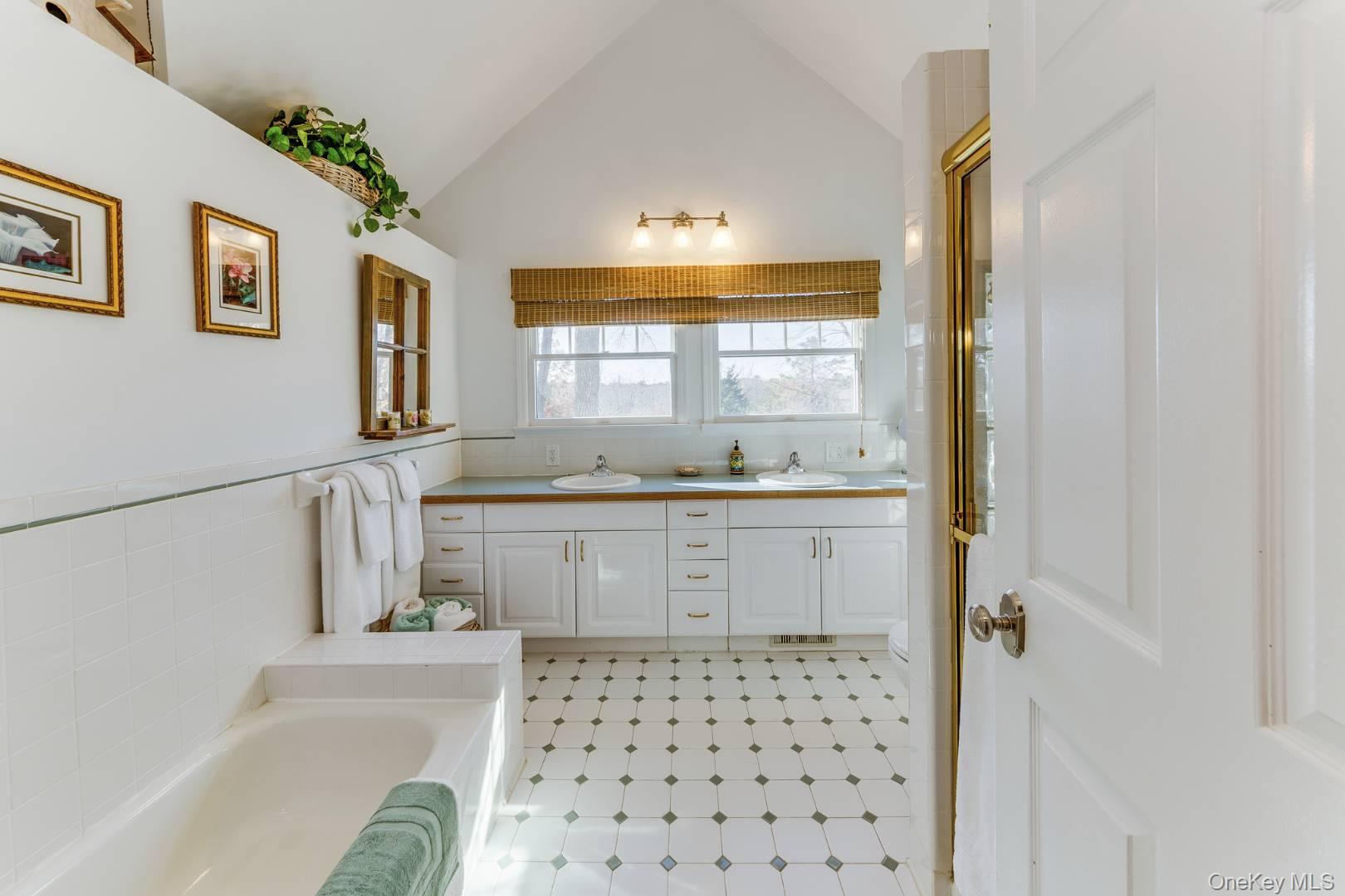 26 Horseshoe Drive, East Hampton, NY 11937