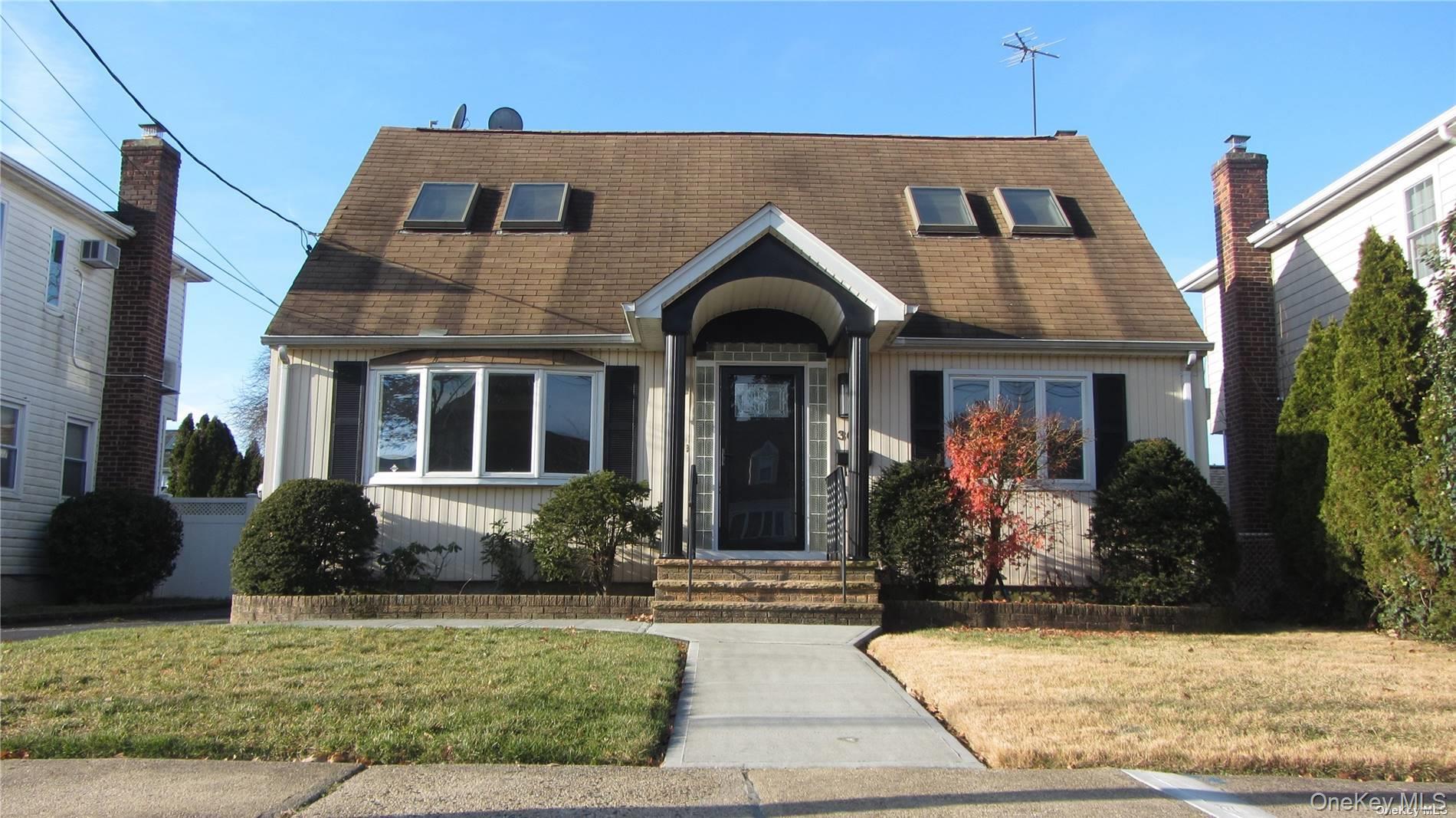 367 Columbus Parkway, East Williston, NY 11501