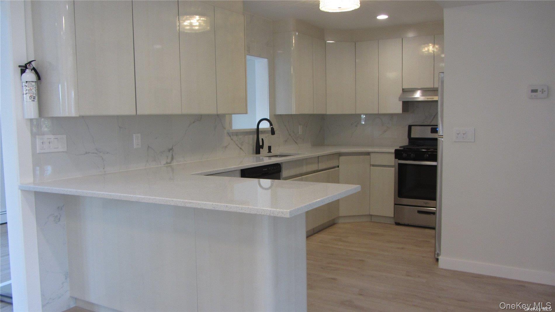 367 Columbus Parkway, Mineola, NY 11501