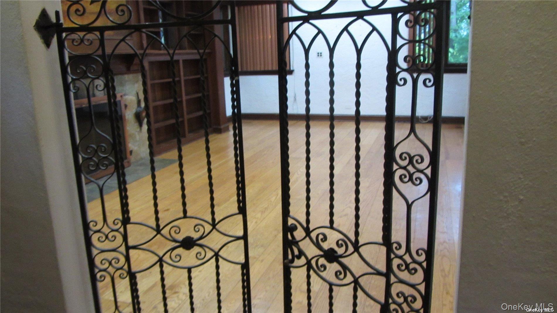 100 Hicks Lane, Great Neck, NY 11024