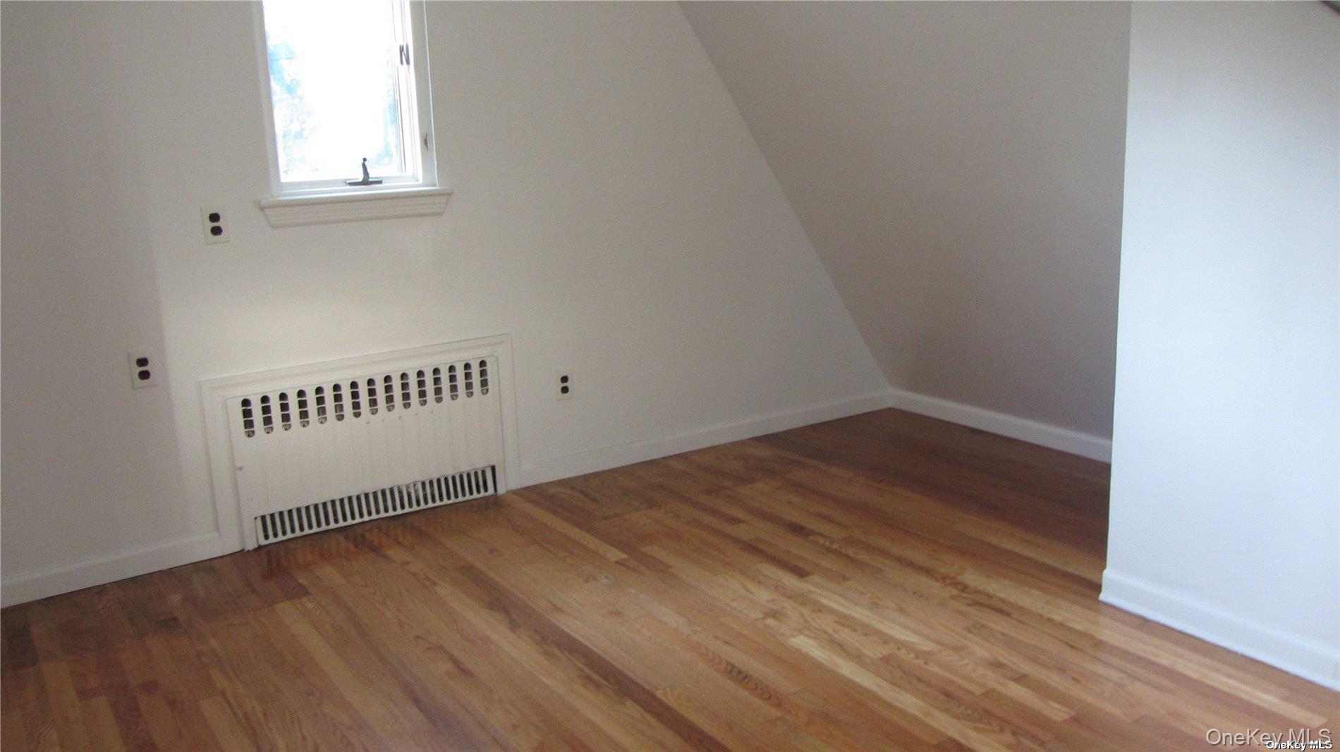 100 Hicks Lane, Great Neck, NY 11024