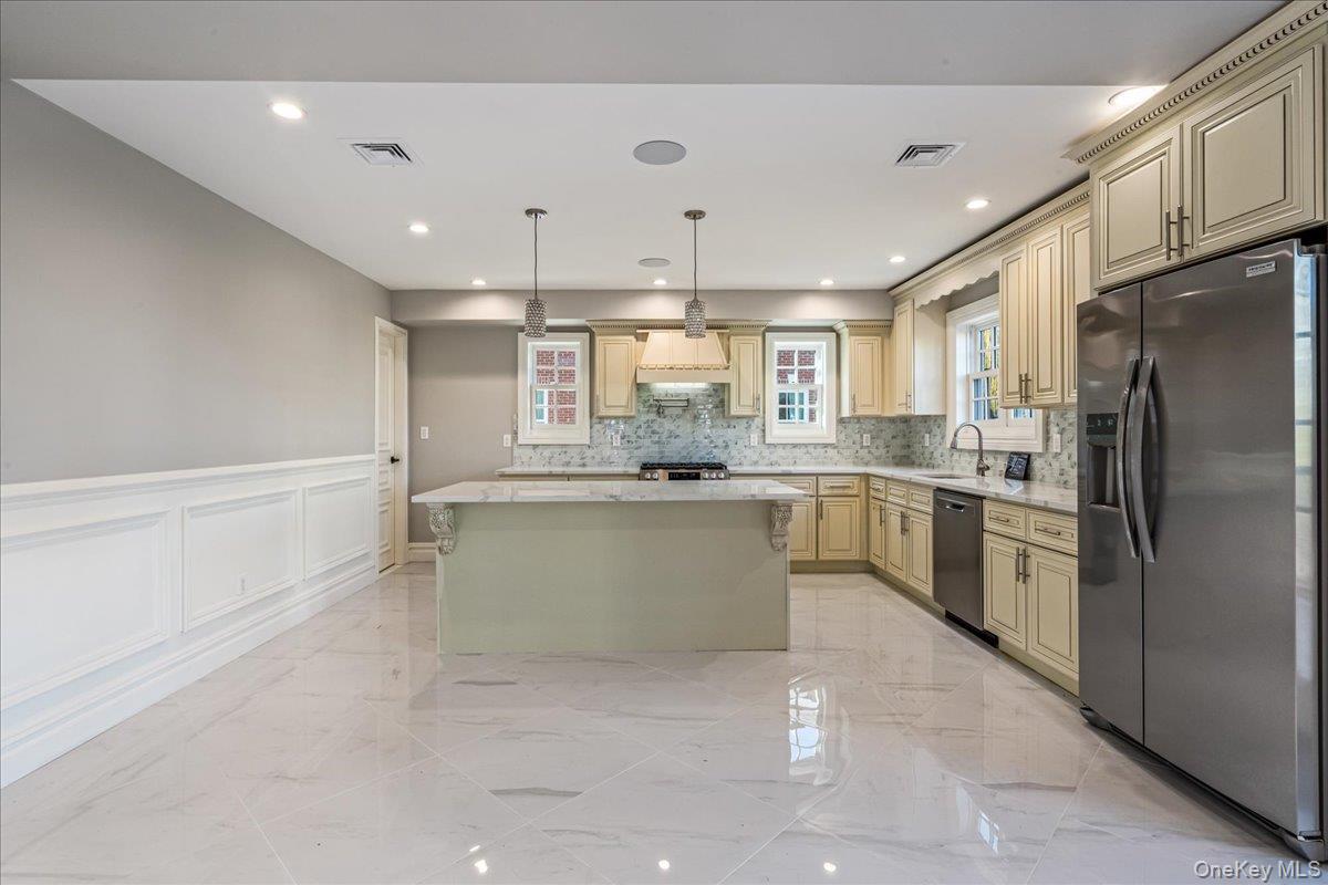 233-25 38th Drive, Douglaston, NY 11363