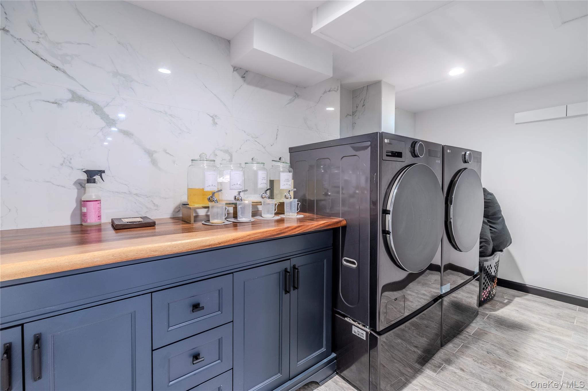 15 sinclair martin Drive, Roslyn, NY 11576