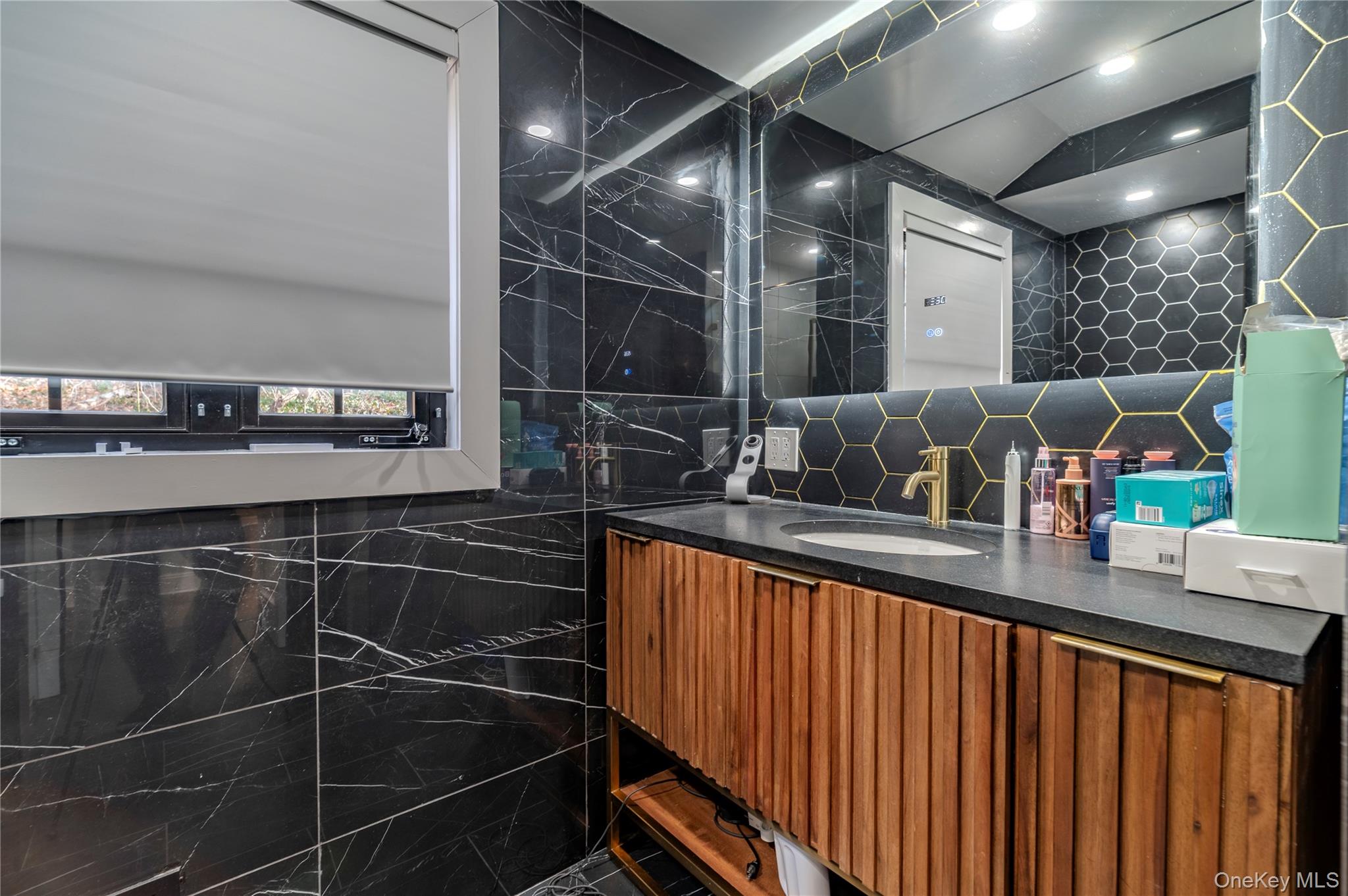 15 sinclair martin Drive, Roslyn, NY 11576