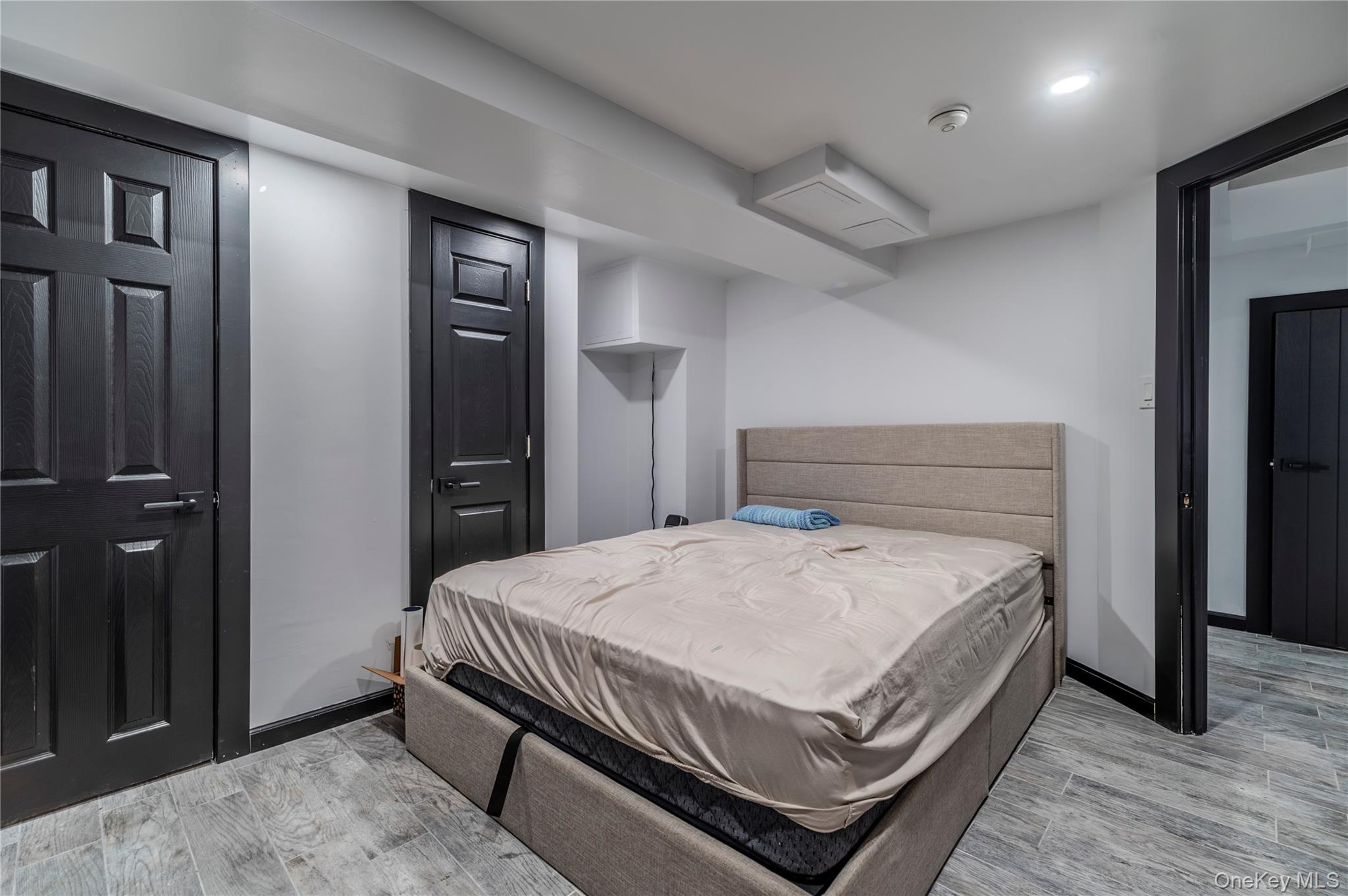 15 sinclair martin Drive, Roslyn, NY 11576