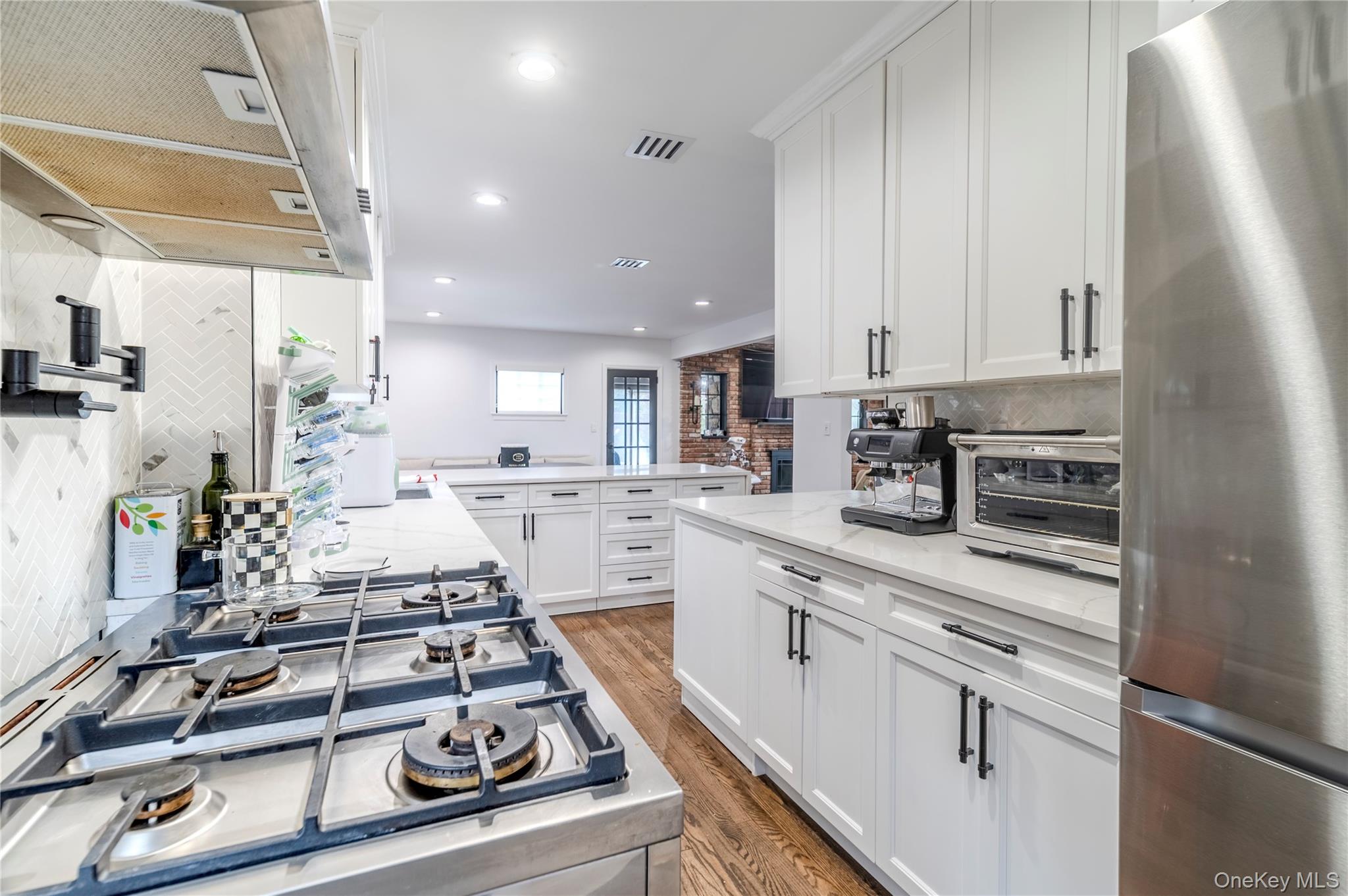 15 sinclair martin Drive, Roslyn, NY 11576