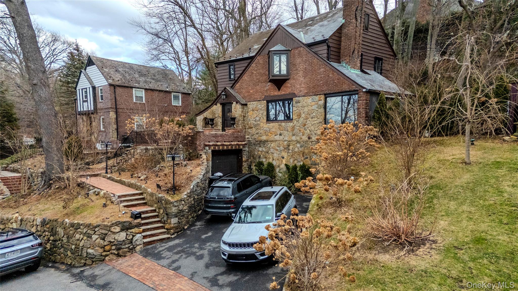 15 sinclair martin Drive, Roslyn, NY 11576