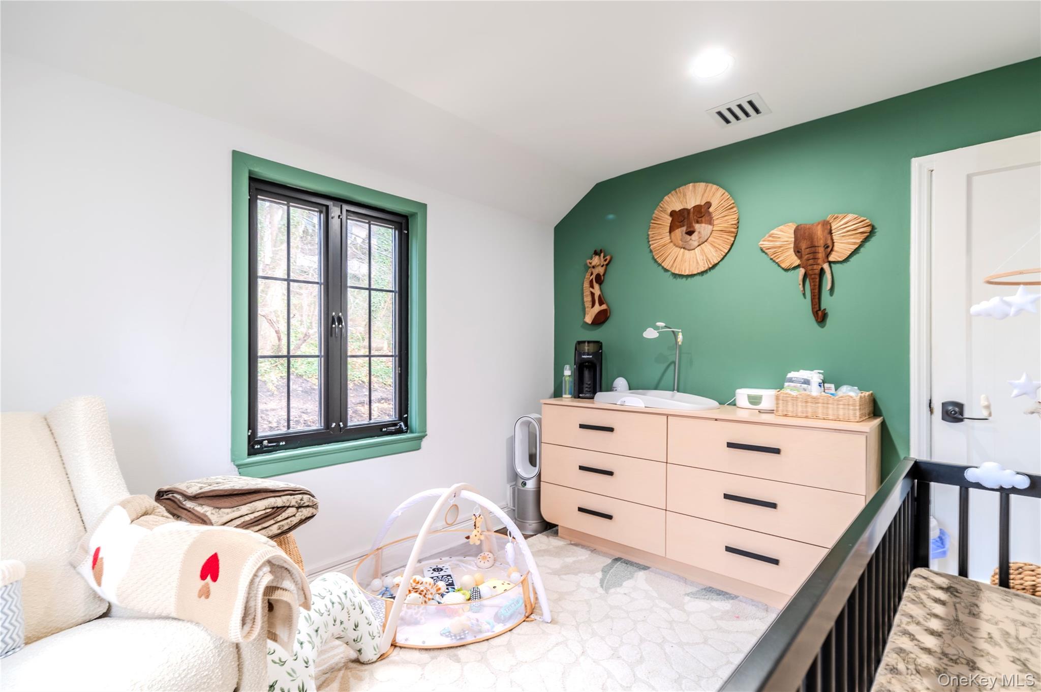 15 sinclair martin Drive, Roslyn, NY 11576